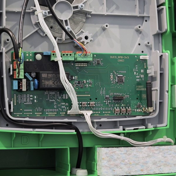 Comment remplacer le circuit imprimé de la DucoBox Silent Connect ? 