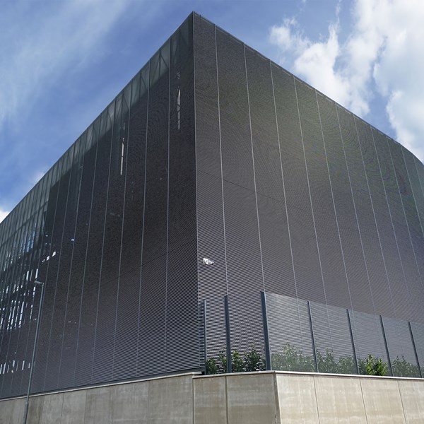 Redefining Data Centre Efficiency with Advanced Ventilation and Solar Shading Solutions